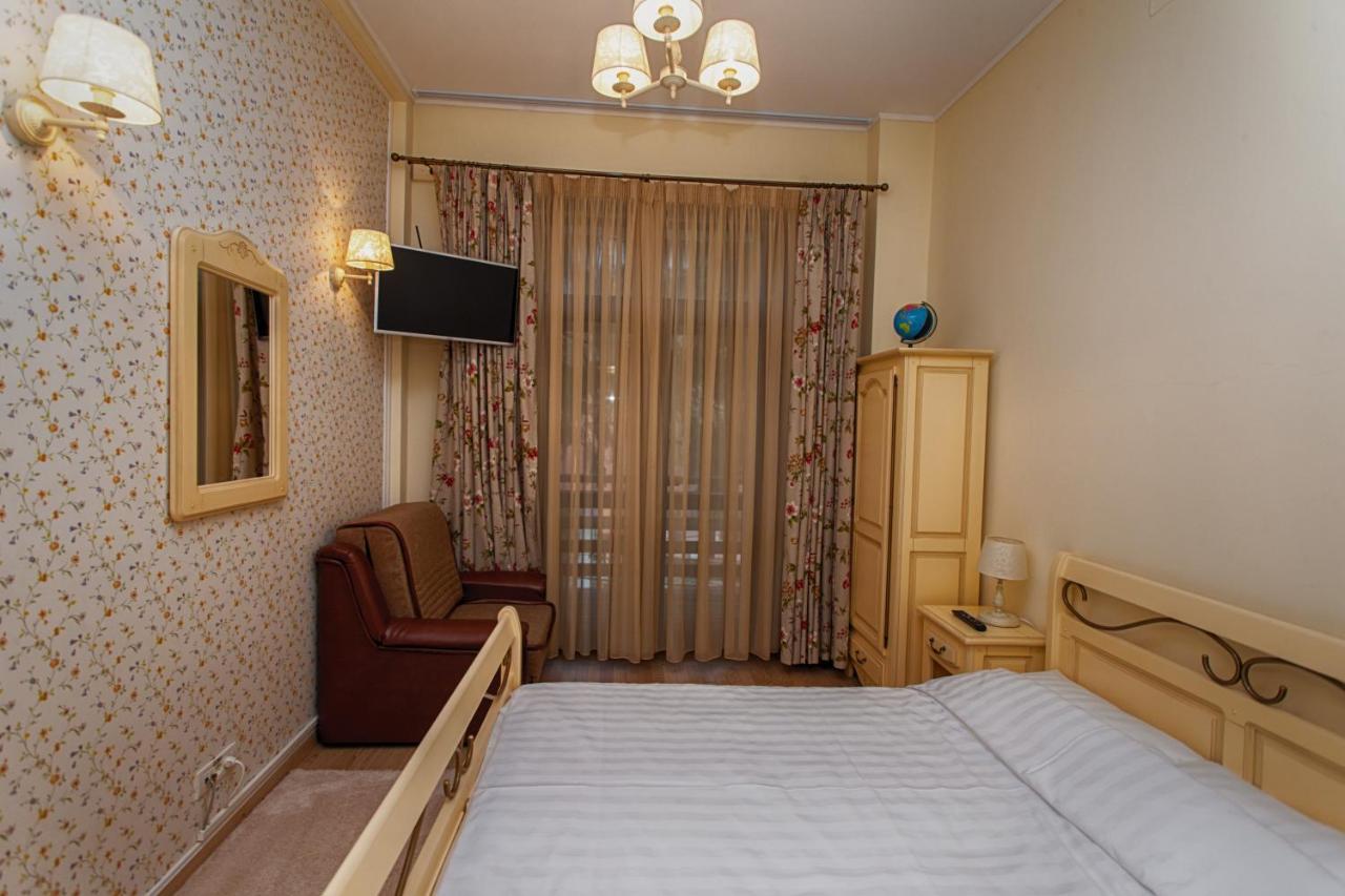 Vila Imperial Bed & Breakfast Sinaia Bagian luar foto